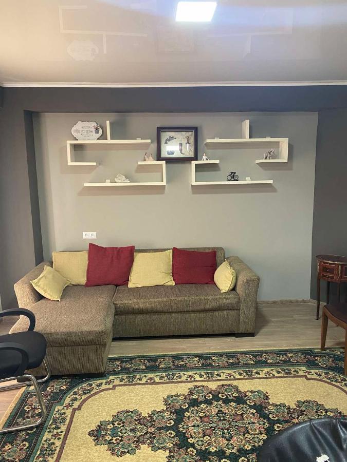Art Hole Bed & Breakfast Kutaisi Exterior photo