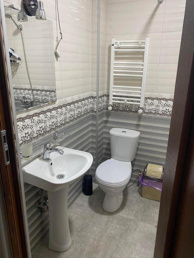 Art Hole Bed & Breakfast Kutaisi Exterior photo
