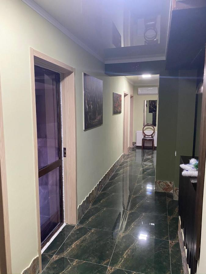 Art Hole Bed & Breakfast Kutaisi Exterior photo