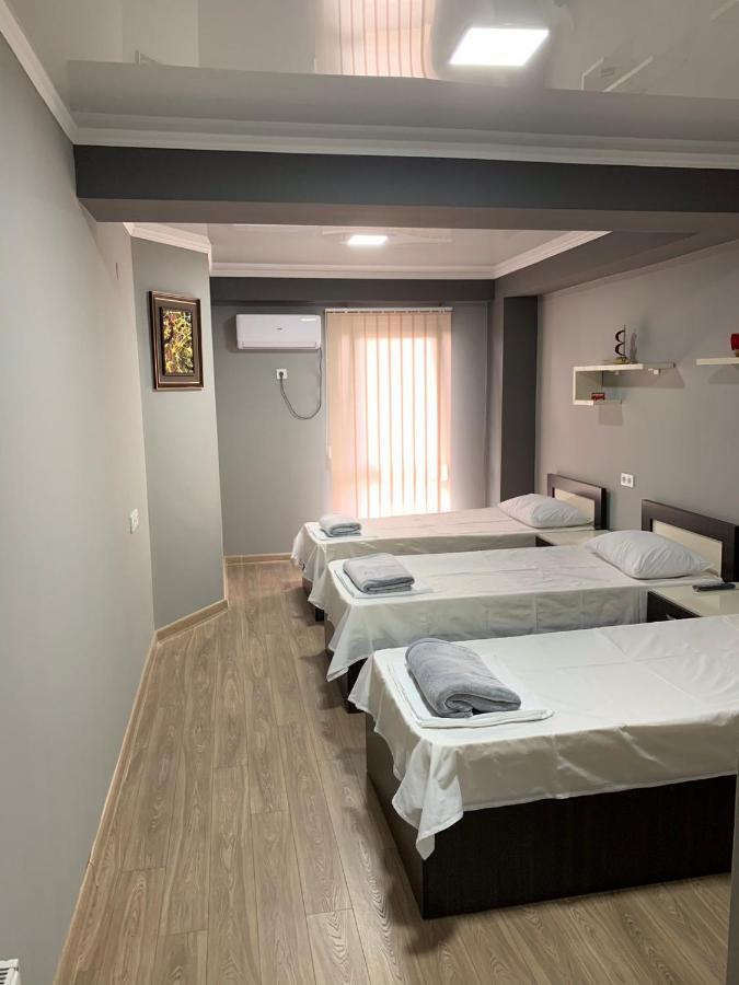 Art Hole Bed & Breakfast Kutaisi Exterior photo