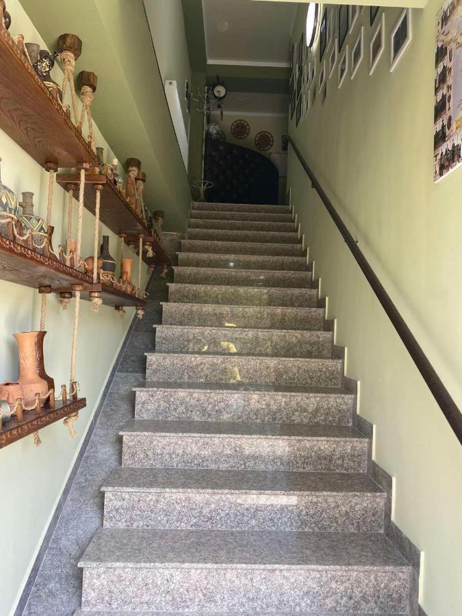 Art Hole Bed & Breakfast Kutaisi Exterior photo