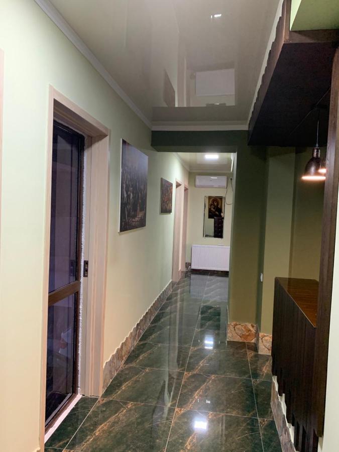Art Hole Bed & Breakfast Kutaisi Exterior photo